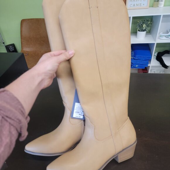 A new day boot (brand new) - Picture 2 of 3